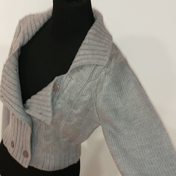 H & M Cable Knit Crop Sweater - Picture 3 of 8